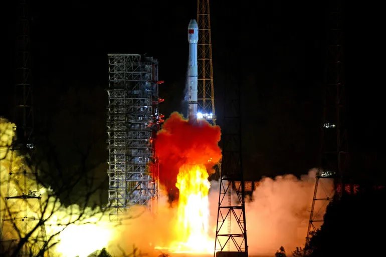 China Luncurkan Wahana Antariksa untuk Ambil Sampel Asteroid Murni